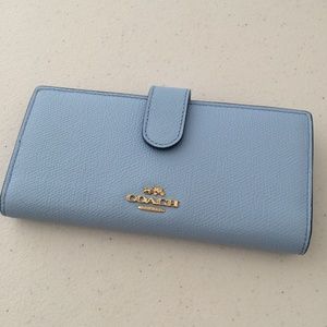 NWT Coach 52326 pale blue leather thin wallet
